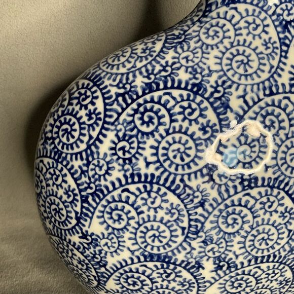 Vintage Chinoiserie Bud Flower Vase - Cobalt Blue & White, Ivy Pattern 12" - Picture 10 of 11